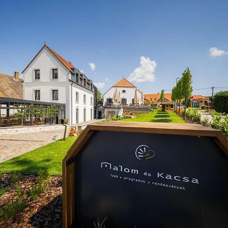Malom Es Kacsa Boutique